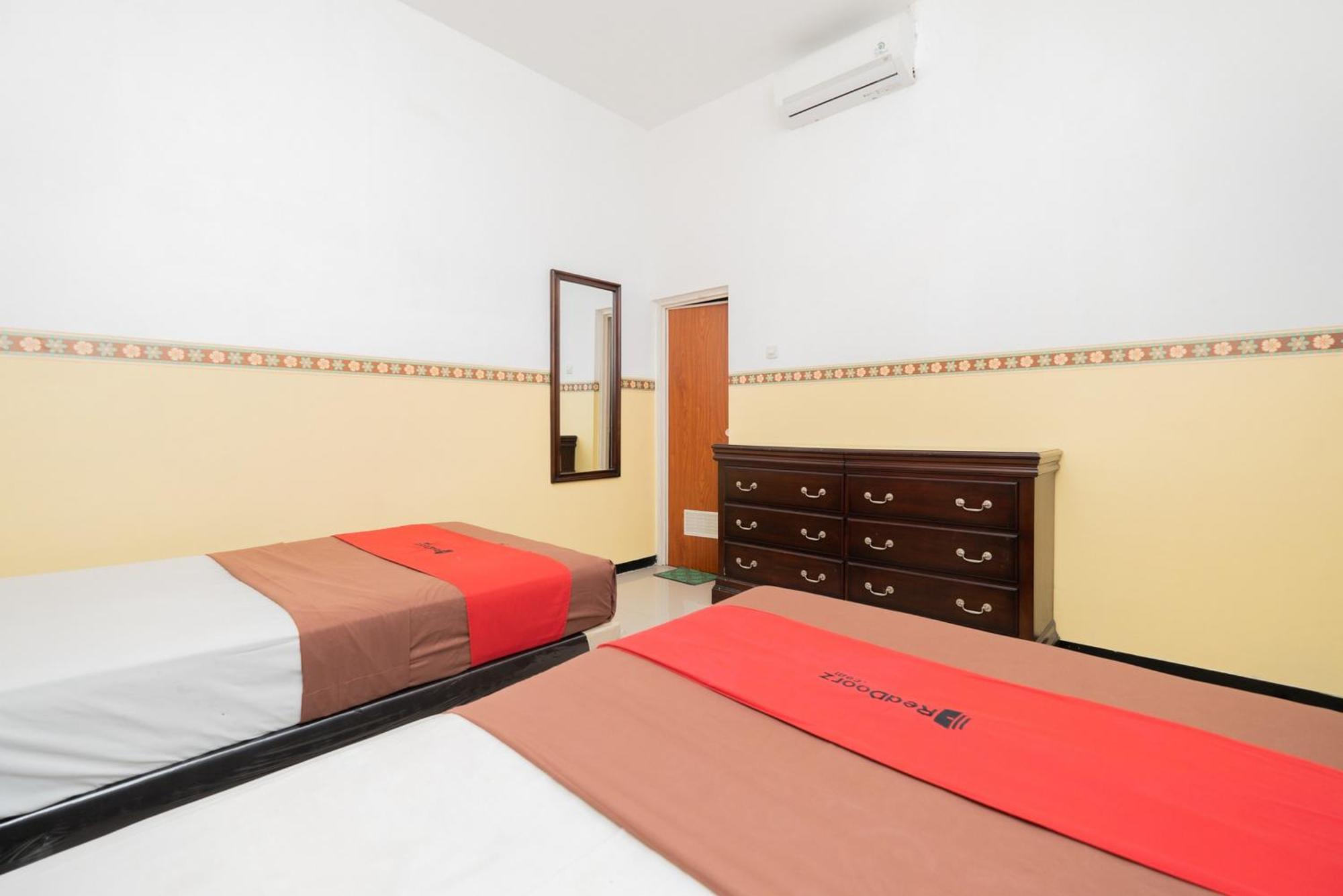 Reddoorz Near Taman Krida Budaya Malang Exteriör bild