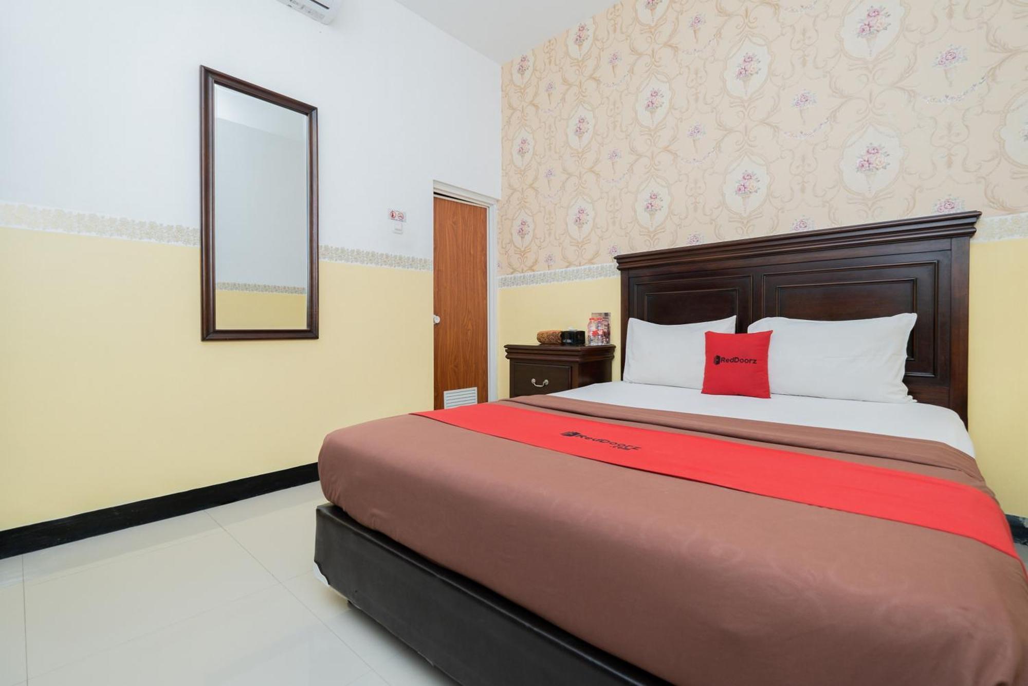 Reddoorz Near Taman Krida Budaya Malang Exteriör bild