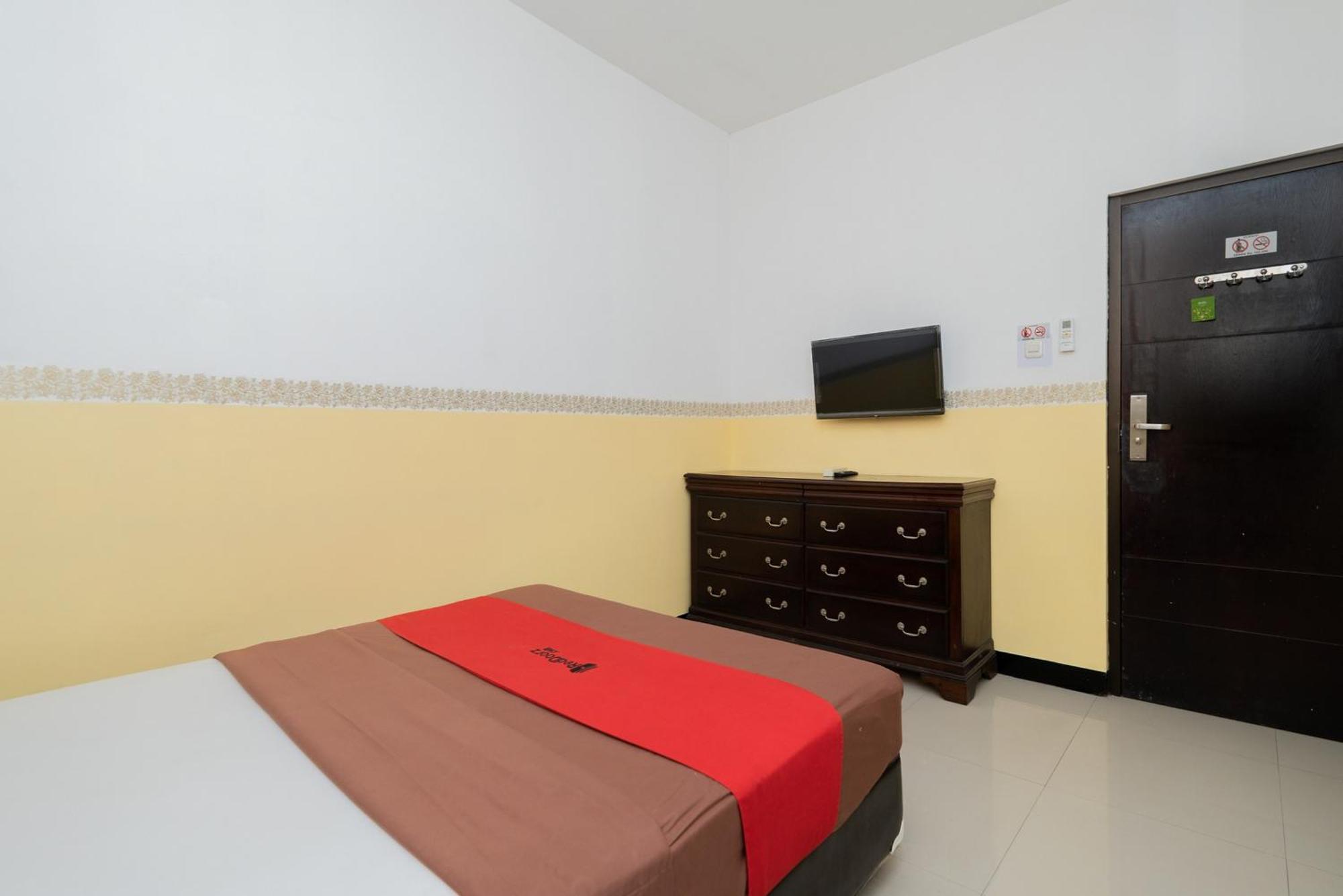 Reddoorz Near Taman Krida Budaya Malang Exteriör bild