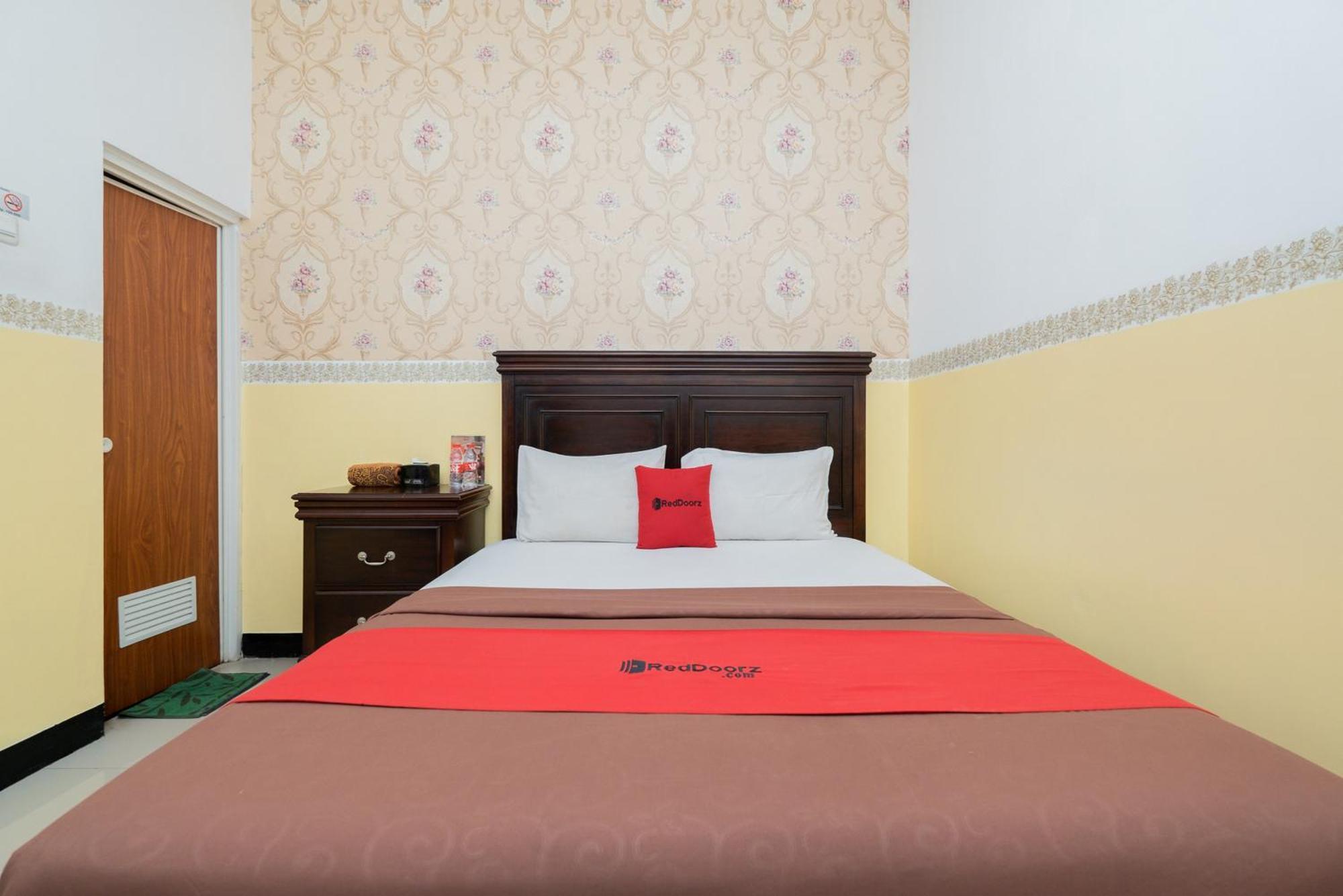 Reddoorz Near Taman Krida Budaya Malang Exteriör bild